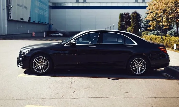 Departure Private Transfer: Los Angeles to Airport LAX in Business Car