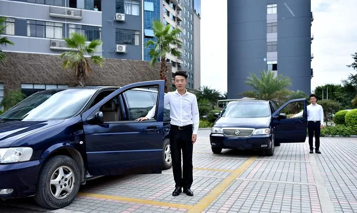 Private Departure Transfer: Hotel to Urumqi Diwopu International Airport (URC)