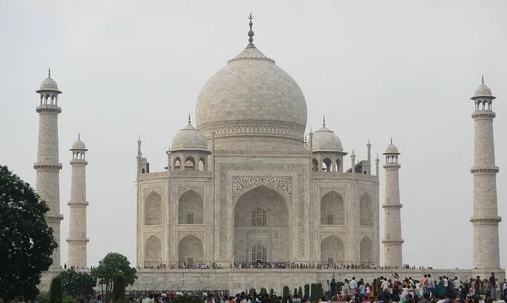 Private Taj Mahal and Agra Tour by Gatimaan Express 