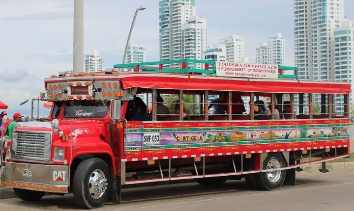 City tours in a cultural 'chiva' in Cartagena