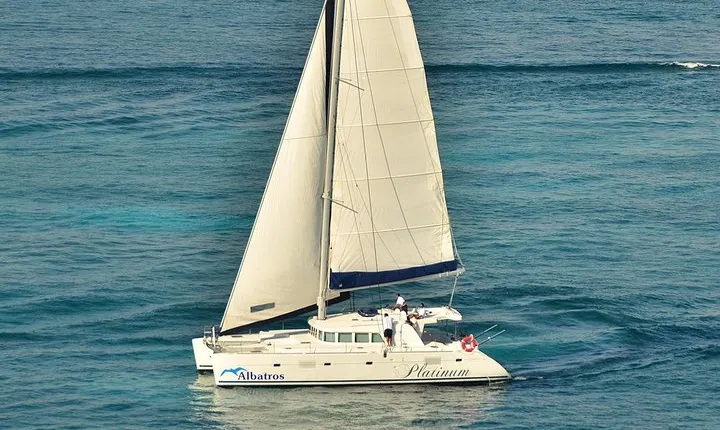 Sailing Catamaran PLATINO with Open Bar to Isla Mujeres