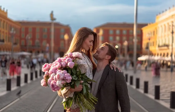 Photoshoot Adventure in Nice with a Pro Photographer