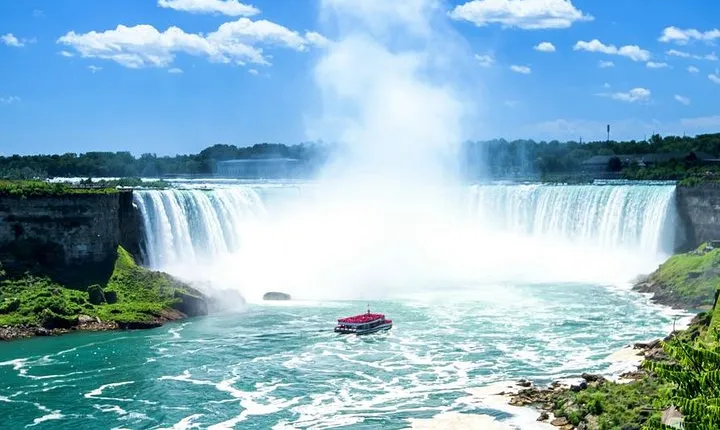 Niagara Falls Tour with Cruise and optional lunch from Niagara
