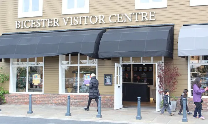 Round Trip shopping transfer from London to Oxford Bicester Village