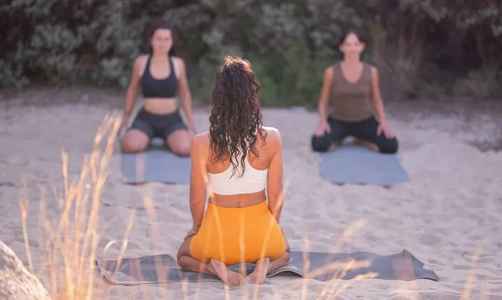 Naxos: Beach Yoga -Face Gua sha.