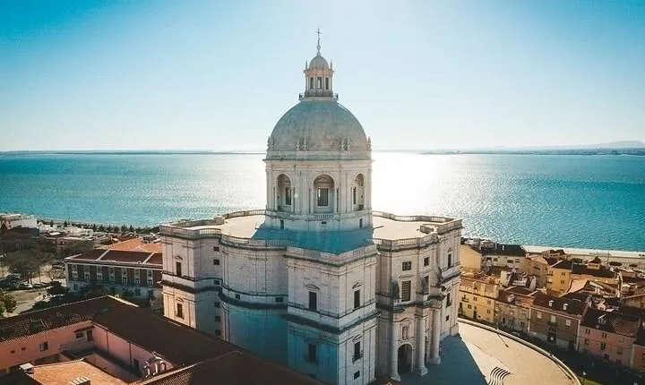 2 Hours Private Hills Historical Tour in Lisbon