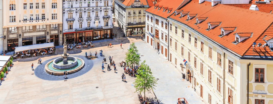 Bratislava city center tour from Vienna with coffee and cake