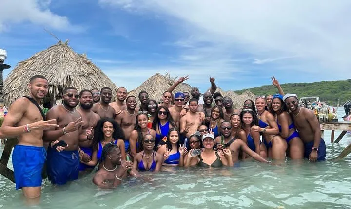Cholón Island with Music Lunch and Drinks