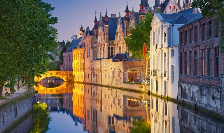 Full-Day Private Tour from Amsterdam to Bruges with Hotel Pick Up