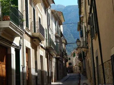 Discover the exciting history of Soller: Walking Audio Tour on Mobile App