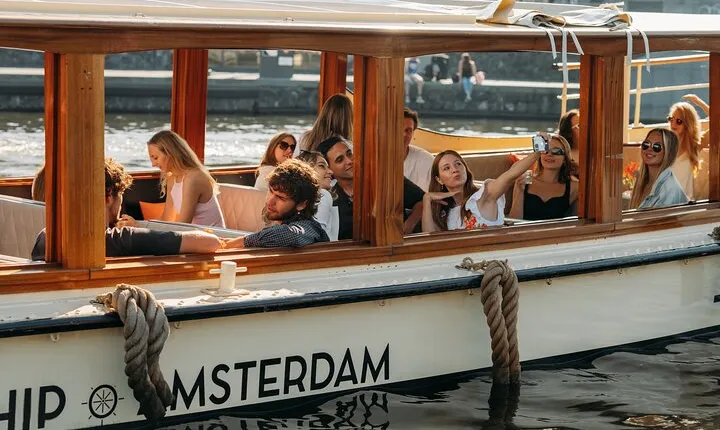 Amsterdam Classic Saloon Boat Cruise with Drinks and Cheese