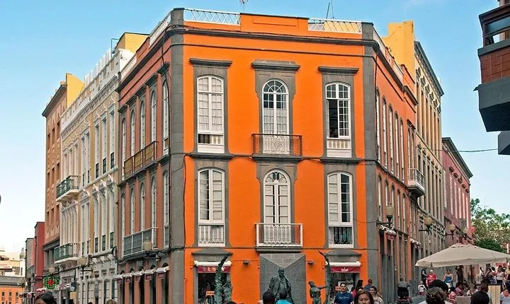 Discover Las Palmas city on your own