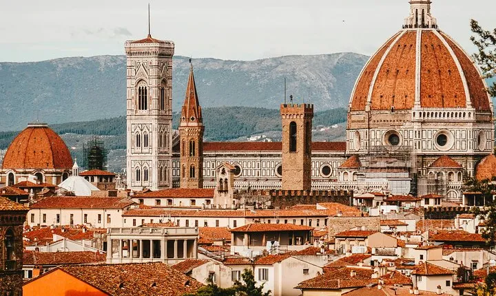 Private luxury transfer from Rome to Florence or Naples