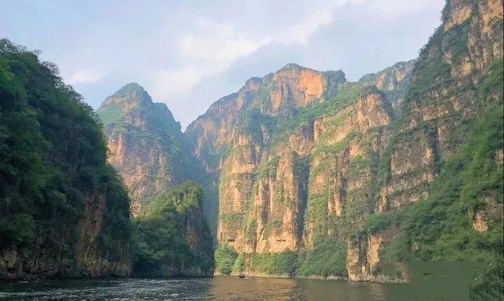 Beijing Outskirts Tour to Long Qing Gorge (cruise) and Ding Tomb