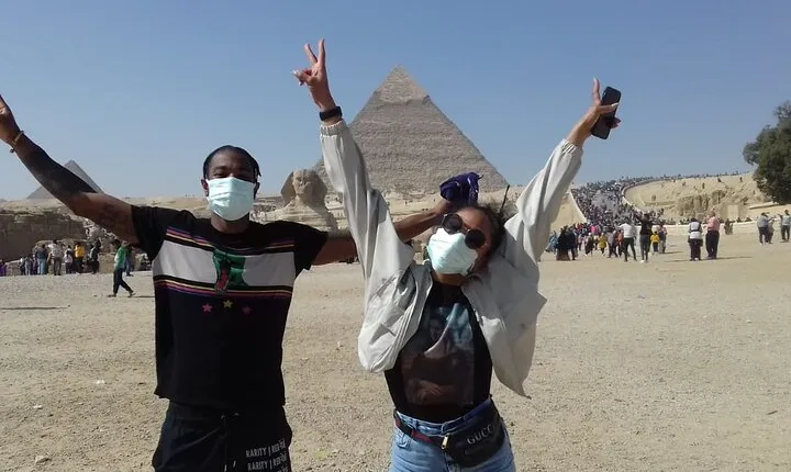 Private Half Day Tour to Giza Pyramids and Sphinx with Camel ride