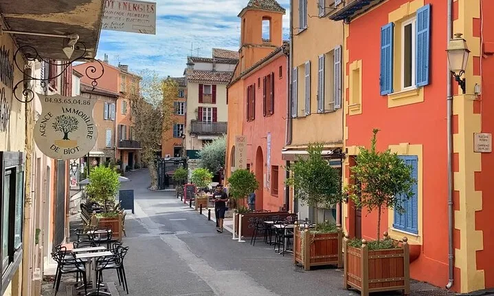 Local art and crafts in the Provence Countryside Villages