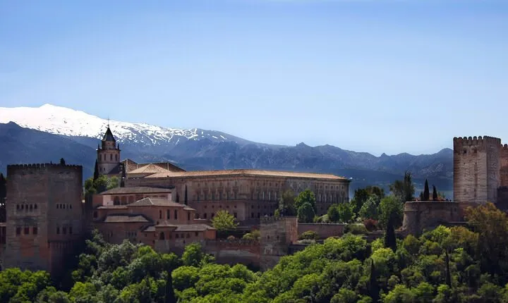 Alhambra, Generalife & Nasrid Palaces Guided Tour in Granada
