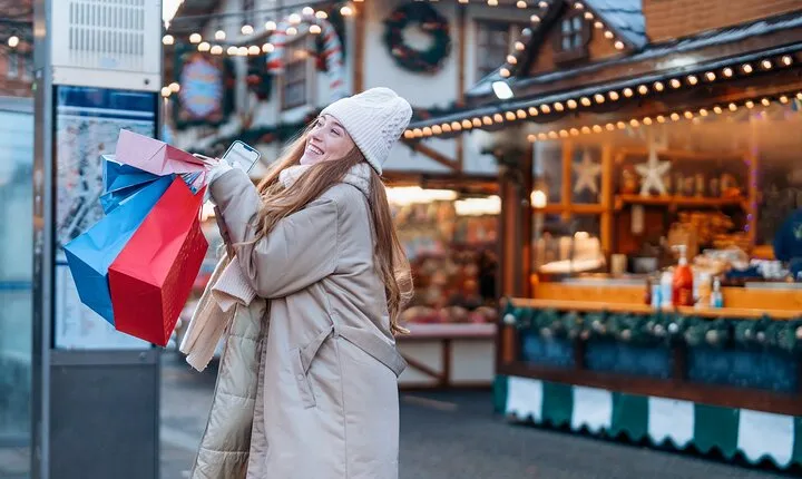 A Christmas Private Walking Tour to Toronto’s Holiday Magic 