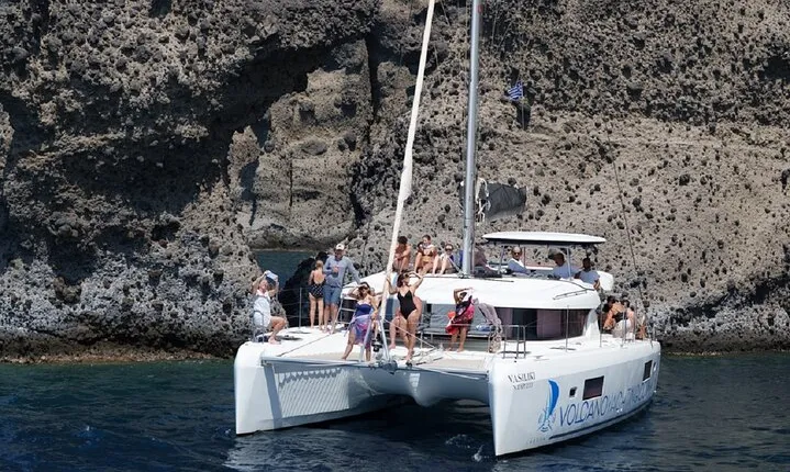 Luxury Caldera Cruise with a rich BBQ meal and drinks!