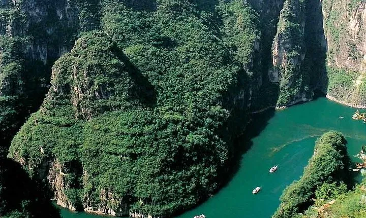 Longqing Gorge Self-Guide Trip with Private English Speaking Driver