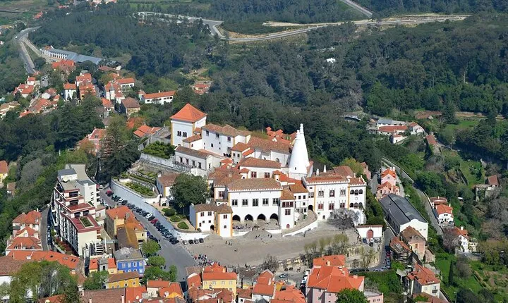 Azenhas do Mar, Pena Palace, Regaleira Garden and Moors Castle.