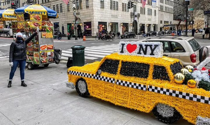 New York Christmas Highlights Walking Tour