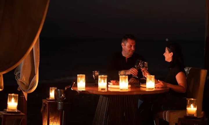 Royalty Romance in Santorini