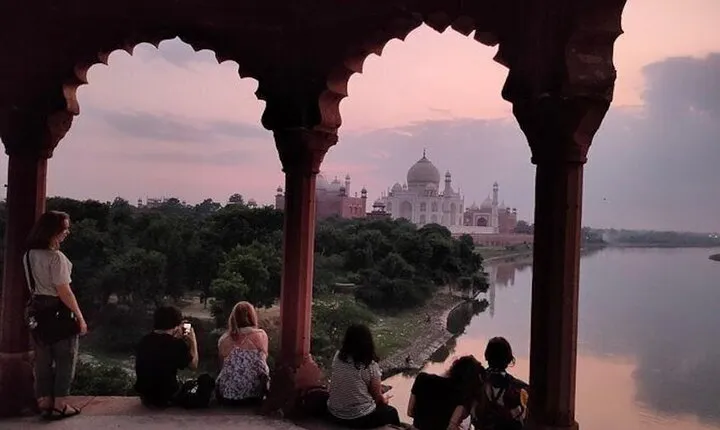 Private Cultural Walking Tour in Old Town of Agra