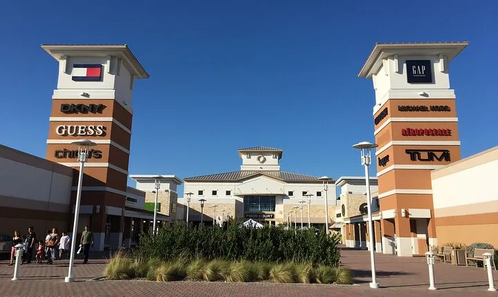 Private Shopping Tour from Dallas Hotels to Grand Prairie Outlets
