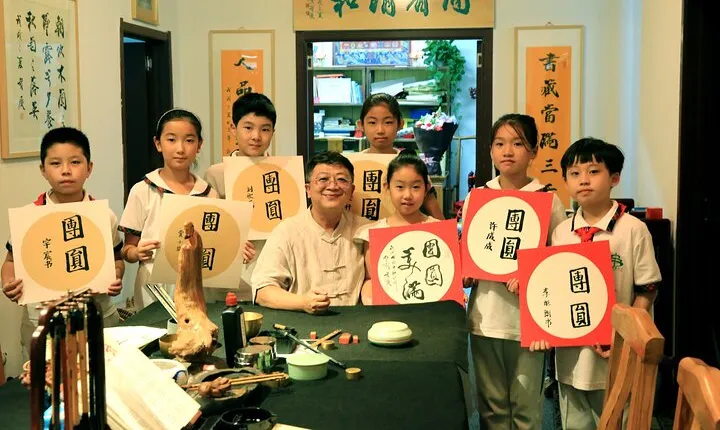 Immerse Yourself:Chinese Calligraphy Experience in Beijing Hutong