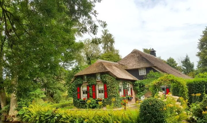 Giethoorn, Zaanse Schans Windmills Guided Day Trip from Amsterdam