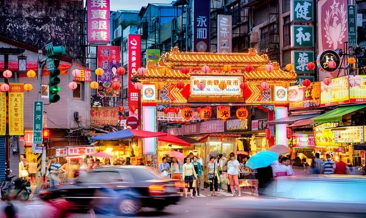 2-hr Raohe Night Market Walking Private Tour with a Tour Guide
