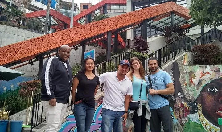 Barrio transformation and urban escalator of Comuna 13