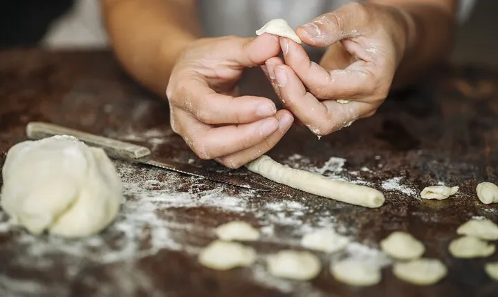 Lecce Hands-on Home Cooking Class: Craft Orecchiette & Savor Wine