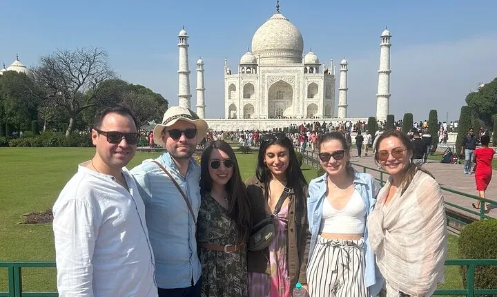 Taj Mahal Same Day Tour by Car From Delhi/Noida/Gurugram