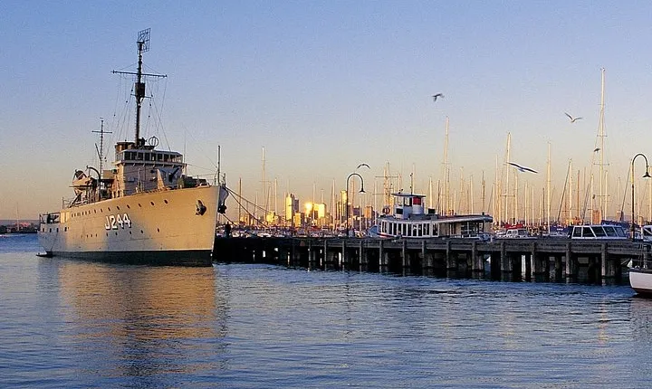 Melbourne City and Williamstown Ferry Cruise