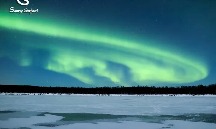 Aurora Borealis Trip in Lapland Lakeside