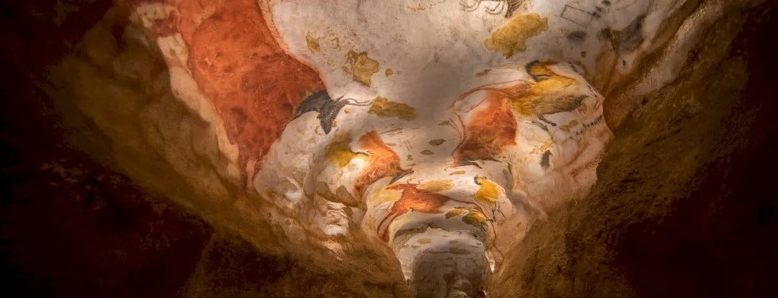 Lascaux IV prehistoric cave art tour from Sarlat