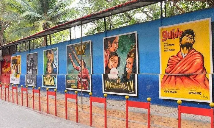 Experience Half-Day Bollywood Tour with Meal