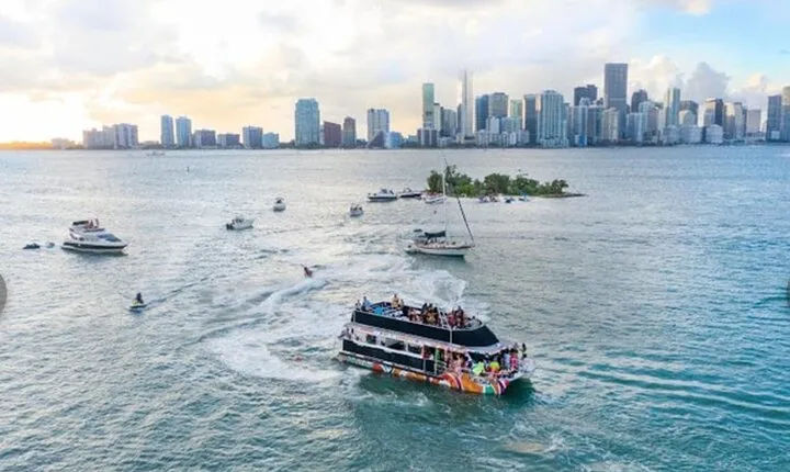 Miami Millionaire Mansions Boat Tour: Sightseeing Cruise
