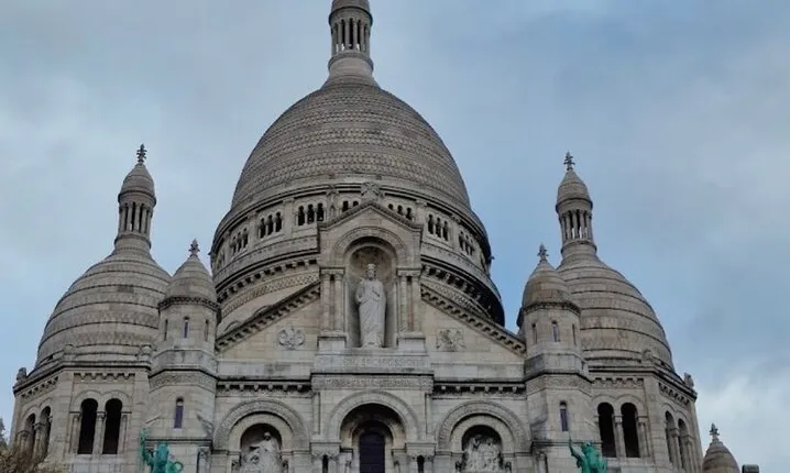 Experience Guided Montmartre and Paris City tour