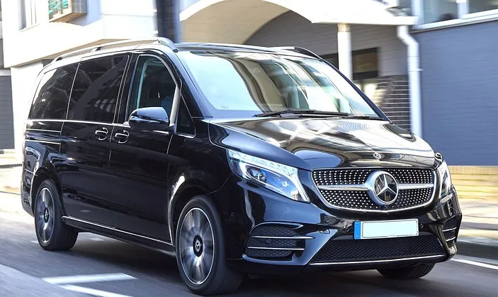 Private Transfer: London to Southampton Port by Luxury Van
