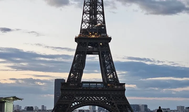 Eiffel Tower Guided Tour Access to 2nd floor