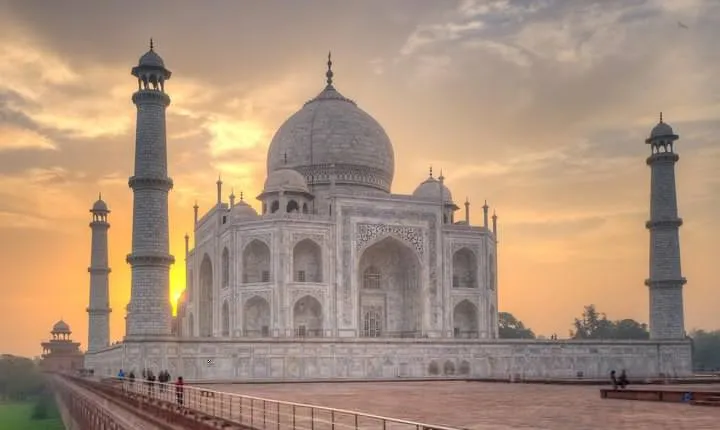 Private Taj Mahal Day Trip from Delhi Ending in Jaipur