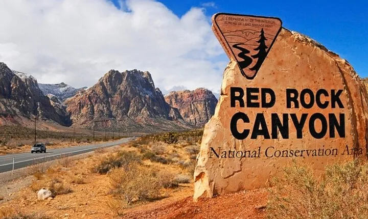 California desert, Red Rock Views and Seven Magic Mts