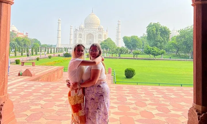 Private Full-Day Taj Mahal & Agra Fort Tour from Delhi with Lunch
