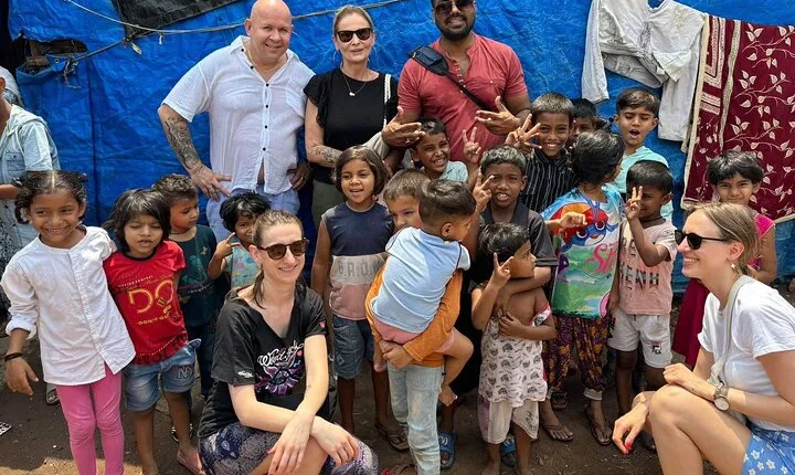 Gufran’s Slum Home Tour in the Mumbai Slums