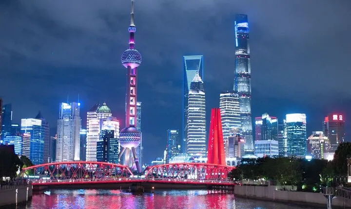 4-Hr Shanghai Layover Tour: Maglev, Wet Market, Food, Landmarks