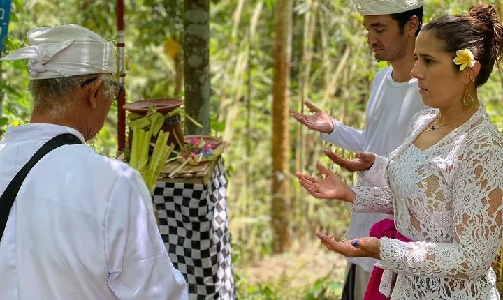 bali sacred natural healing with Priest.