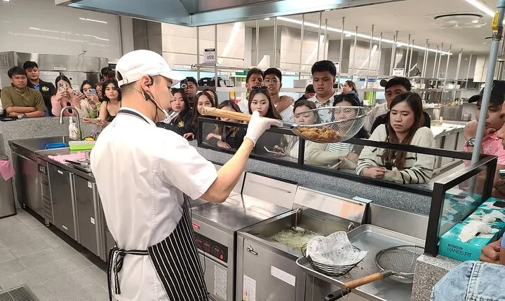 Kyochon Chicken Making Class and Korean Folk Village Tour
